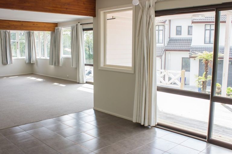 Photo of property in 572 Beach Road, Rothesay Bay, Auckland, 0630