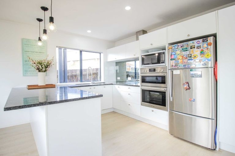 Photo of property in 38 Awaroa Road, Sunnyvale, Auckland, 0612