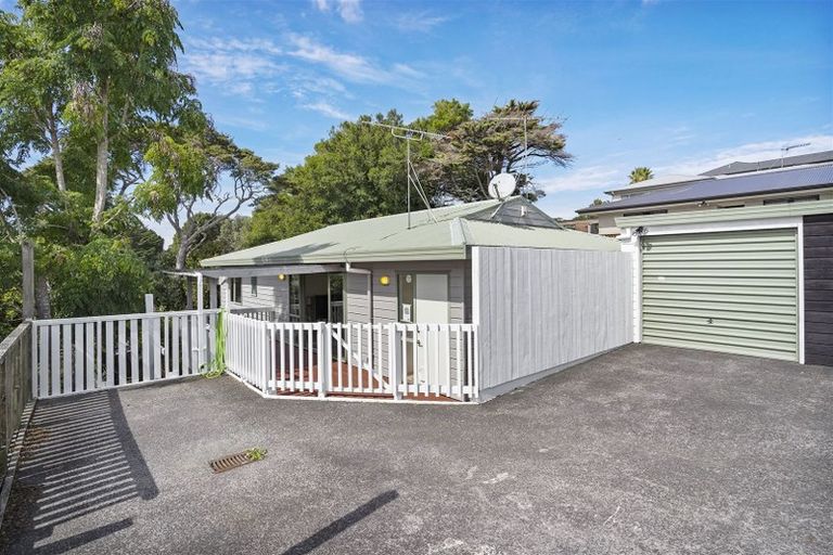 Photo of property in 2/23 Ludlow Terrace, Totara Vale, Auckland, 0627