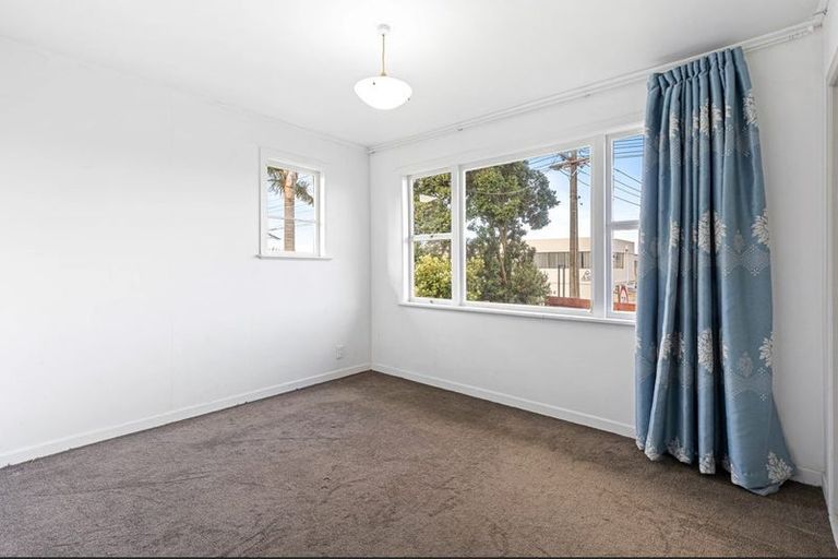 Photo of property in 210 Archers Road, Glenfield, Auckland, 0629