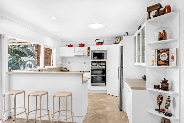 Photo of property in 6 Youngs Road, Papakura, 2110