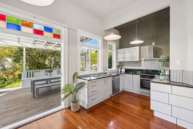 Photo of property in 5 Allenby Avenue, Devonport, Auckland, 0624