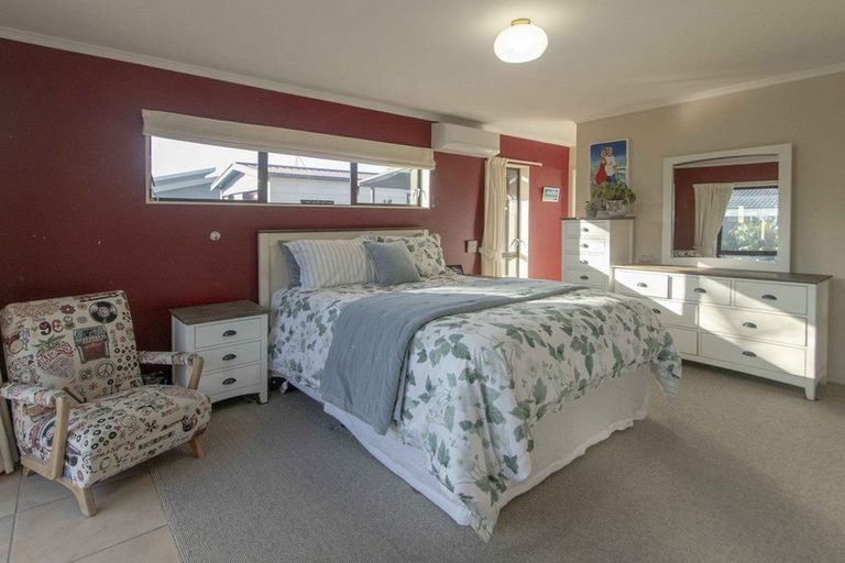 Photo of property in 18 Bishops Close, Greenmeadows, Napier, 4112