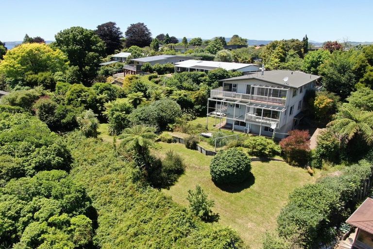 Photo of property in 10 Naera Place, Kawaha Point, Rotorua, 3010