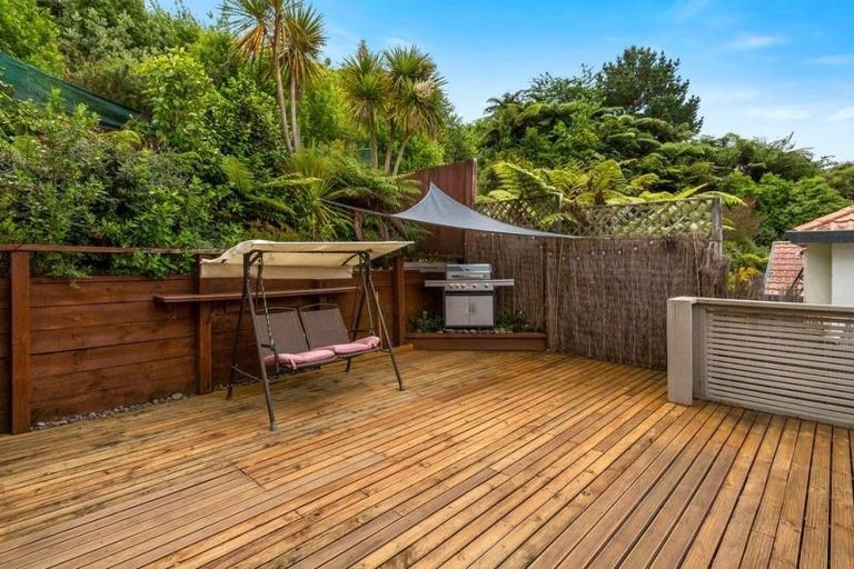 Photo of property in 2/150 Tirohanga Road, Tirohanga, Lower Hutt, 5010