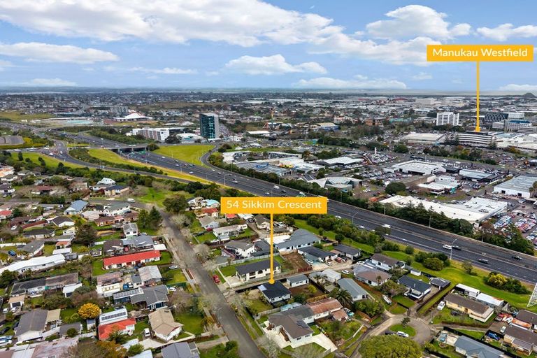 Photo of property in 54 Sikkim Crescent, Clover Park, Auckland, 2019