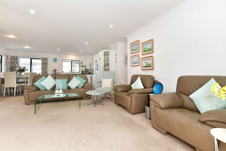 Photo of property in 19 Raabia Close, Parakai, 0830