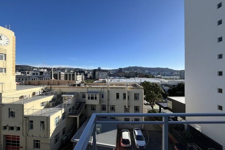 Photo of property in 10/15 Roxburgh Street, Mount Victoria, Wellington, 6011