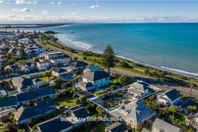 Photo of property in 100 Esplanade, Sumner, Christchurch, 8081