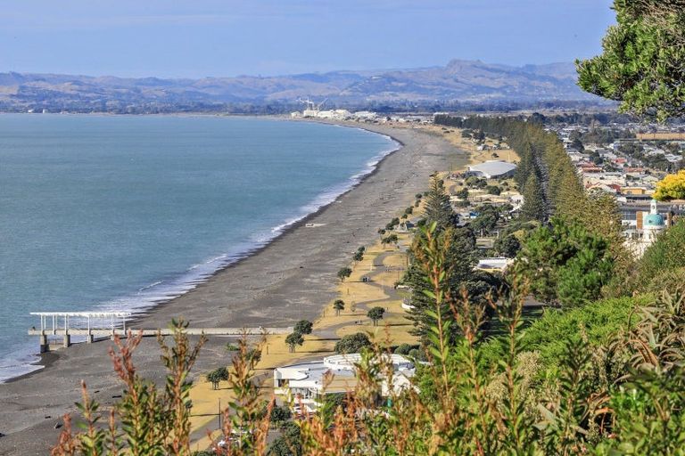 Photo of property in 132 Priestley Terrace, Bluff Hill, Napier, 4110