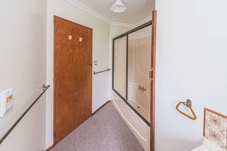 Photo of property in 11 Linda Place, Saint Johns Hill, Whanganui, 4501