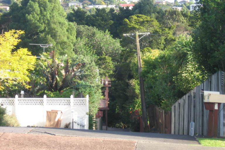 Photo of property in 1/24 Pupuke Road, Hillcrest, Auckland, 0627