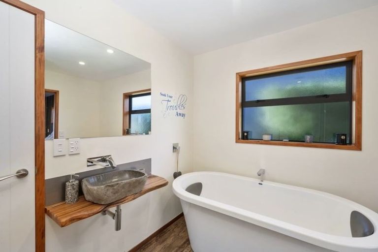 Photo of property in 174 Lisland Drive, Kinloch, Taupo, 3377