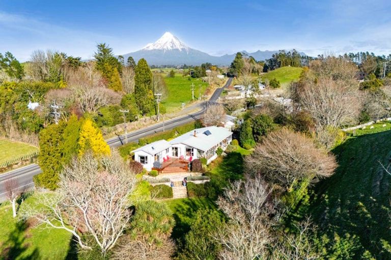 Photo of property in 71 Tarata Road, Inglewood, 4387