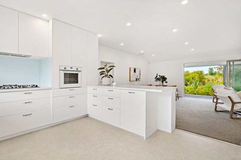 Photo of property in 21 Eric Farley Drive, Kumeu, 0810