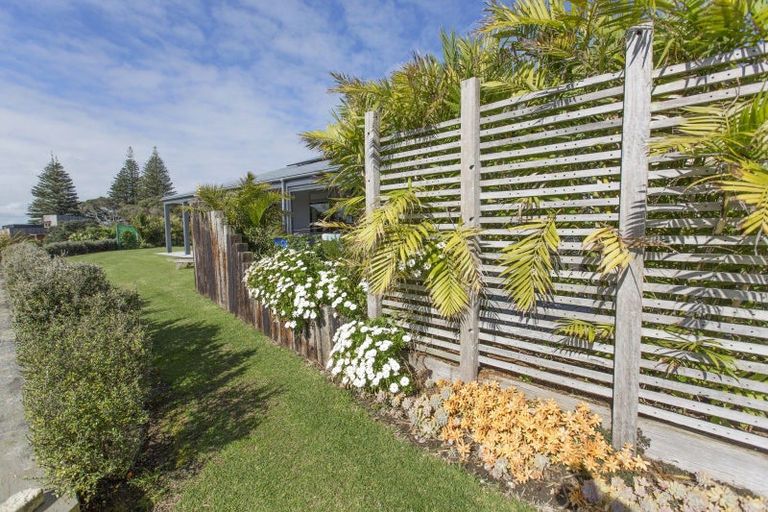 Photo of property in 36 Ripiro Drive, Baylys Beach, Dargaville, 0377