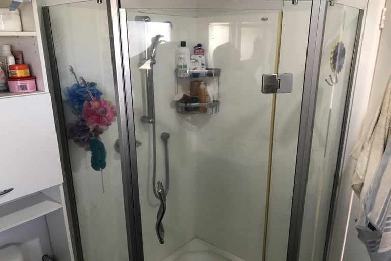 Photo of property in 28 Coles Crescent, Papakura, 2110