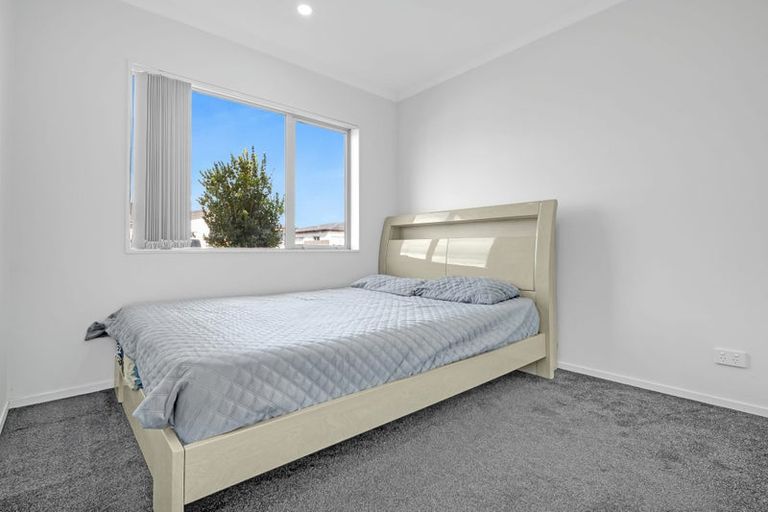 Photo of property in 14 Whareatua Avenue, Takanini, 2112