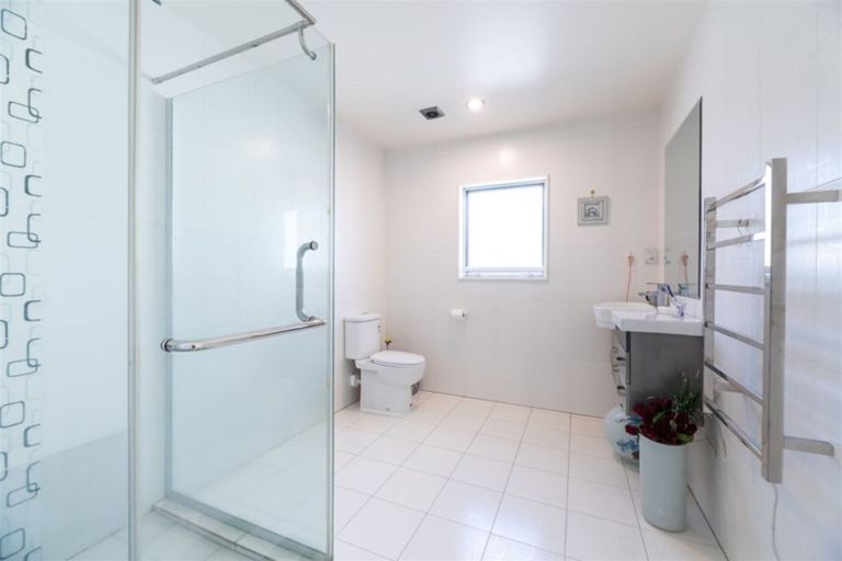 Photo of property in 20a Orton Street, Glenfield, Auckland, 0627