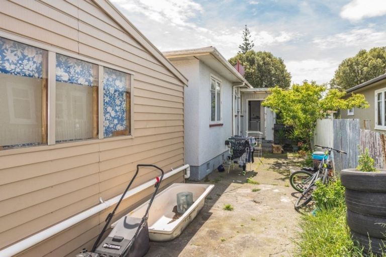 Photo of property in 70 Manuka Street, Castlecliff, Whanganui, 4501