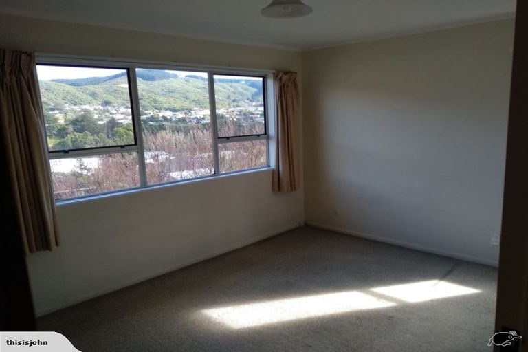Photo of property in 84 Taylor Terrace, Tawa, Wellington, 5028