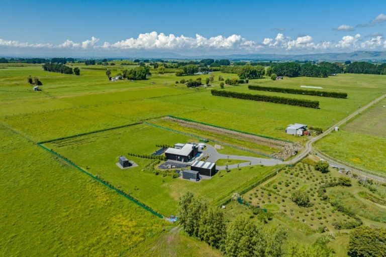 Photo of property in 858d Rangiotu Road, Rangiotu, Palmerston North, 4477