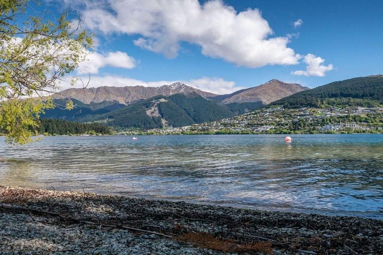 Photo of property in 611 Peninsula Road, Kelvin Heights, Queenstown, 9300