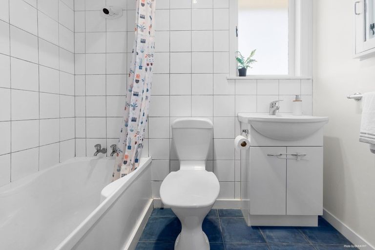 Photo of property in 19 Kelwyn Road, Kelston, Auckland, 0602