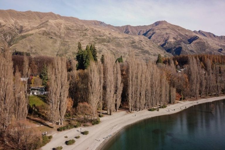 Photo of property in 10 Tapley Paddock, Wanaka, 9305