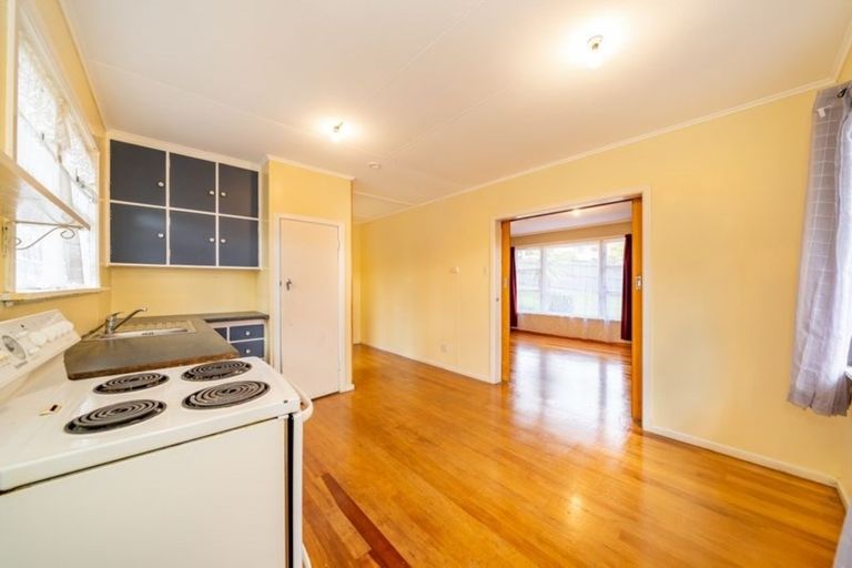 Photo of property in 39 Levant Street, Cannons Creek, Porirua, 5024