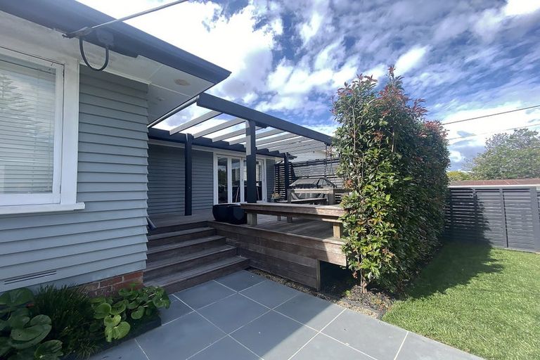 Photo of property in 8 Waipani Road, Te Atatu Peninsula, Auckland, 0610