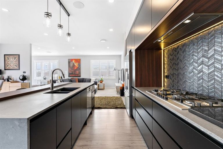 Photo of property in 37 Nobilo Road, Kumeu, 0810