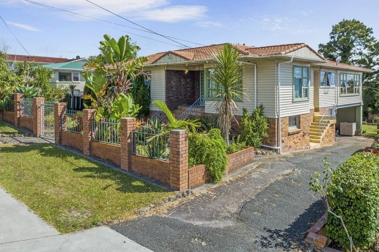 Photo of property in 71 Jaemont Avenue, Te Atatu South, Auckland, 0610