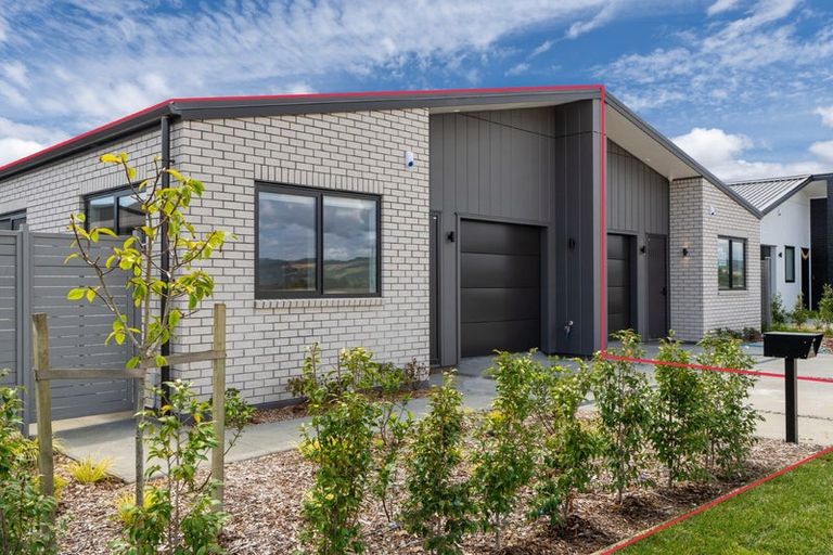 Photo of property in 55 Parkmore Drive, Rosehill, Papakura, 2113