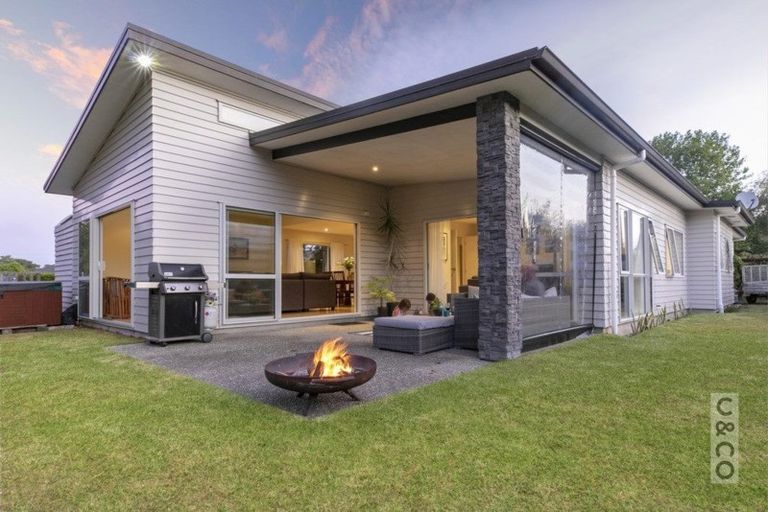 Photo of property in 12 Crabb Fields Lane, Riverhead, 0820