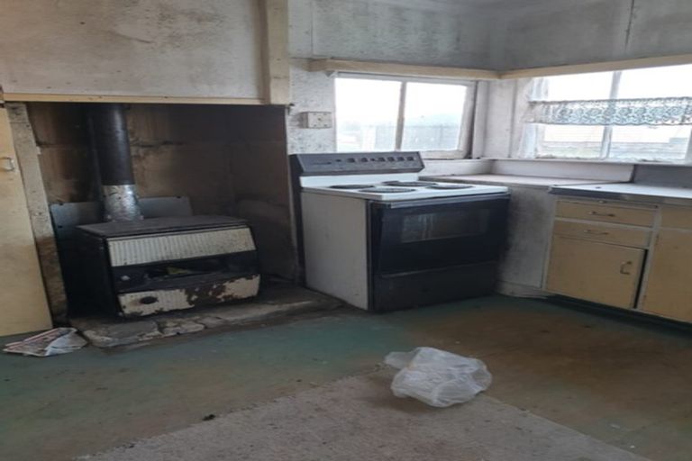 Photo of property in 52 Railway Street, Eltham, 4322