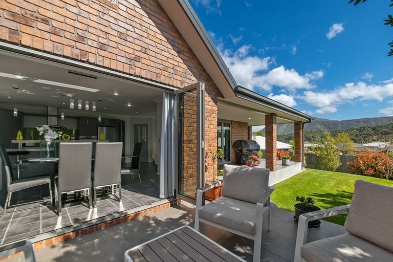 Photo of property in 5 Fantail Heights, Picton, 7220