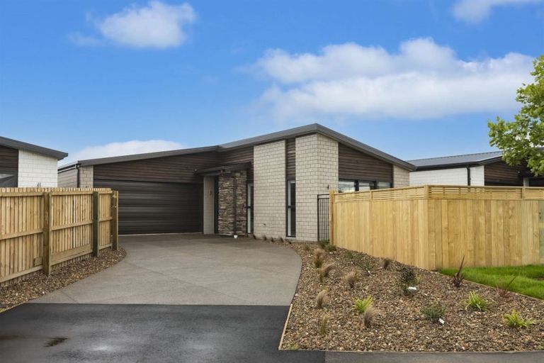 Photo of property in 2 Lussa Close, Broomfield, Christchurch, 8042