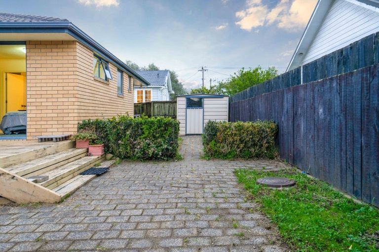 Photo of property in 5a Rewa Street, New Lynn, Auckland, 0600