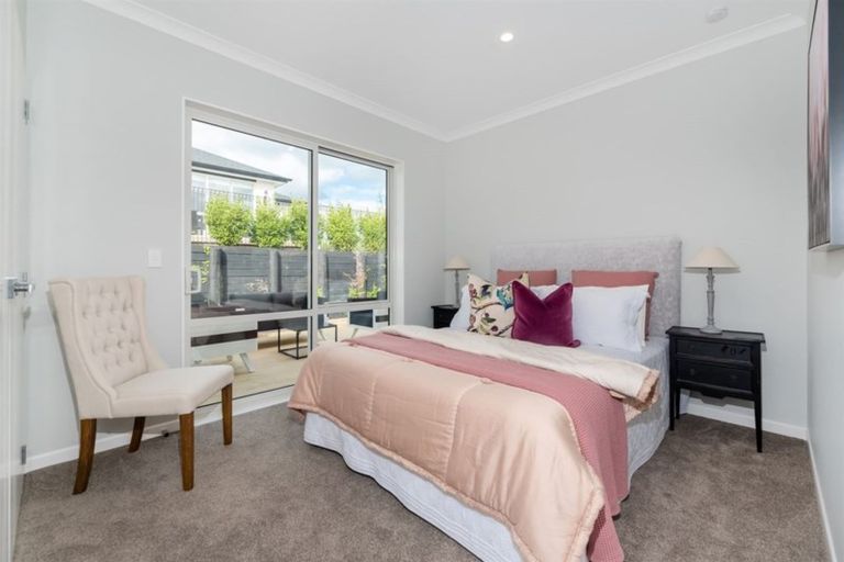 Photo of property in 17 Boocock Crescent, Orewa, 0931