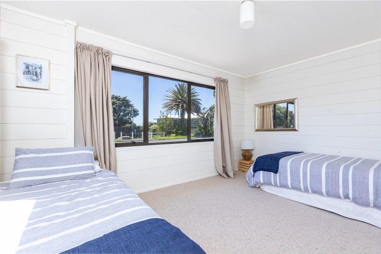 Photo of property in 112 Blue Pacific Parade, Riversdale Beach, Masterton, 5872