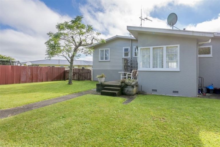 Photo of property in 16 Highbury Drive, Levin, 5510