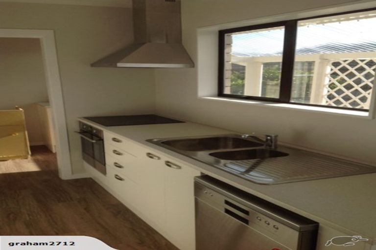 Photo of property in 32b Edgewater Parade, Waiuku, 2123