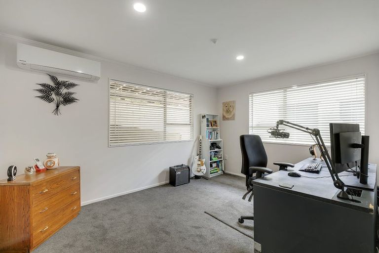 Photo of property in 4 Latitude Close, Whitby, Porirua, 5024