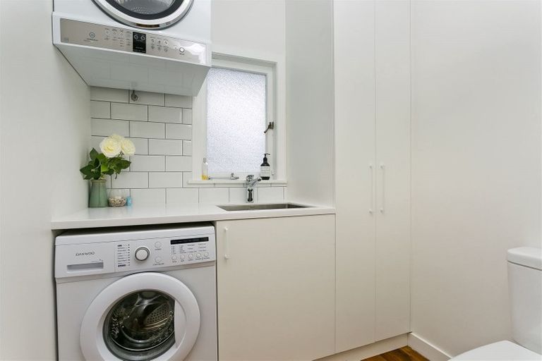 Photo of property in 1/58 Hillcrest Avenue, Hillcrest, Auckland, 0627