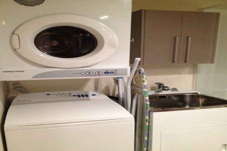 Photo of property in 50c Hawker Street, Mount Victoria, Wellington, 6011