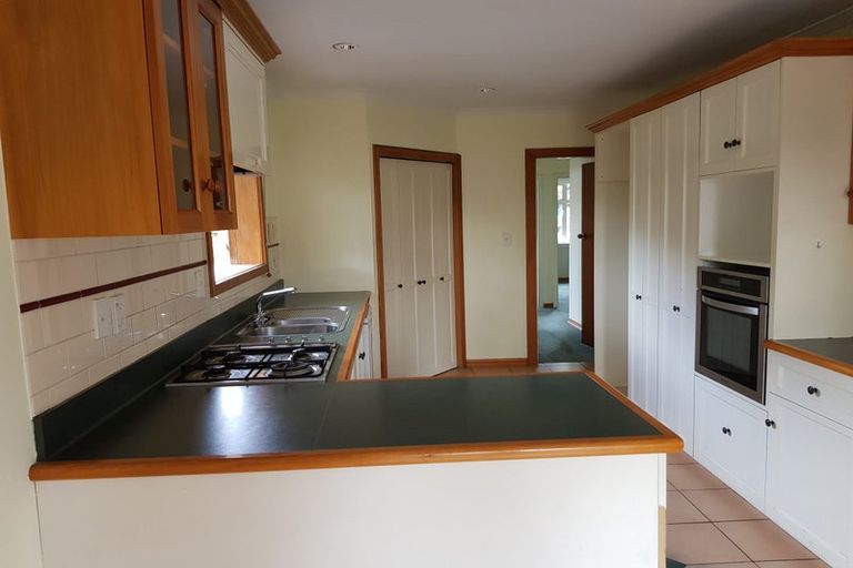 Photo of property in 28 Pinehurst Crescent, Russley, Christchurch, 8042