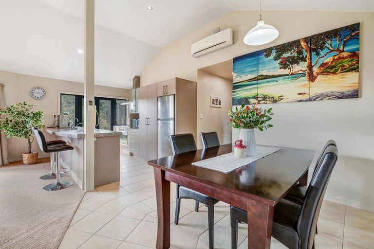 Photo of property in 11 Pineview Lane, Helensville, 0875