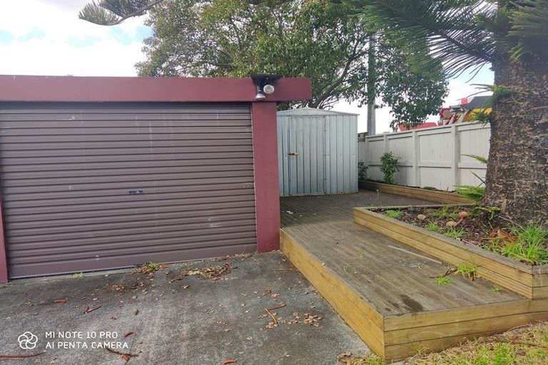 Photo of property in 31 Onewa Road, Northcote, Auckland, 0627