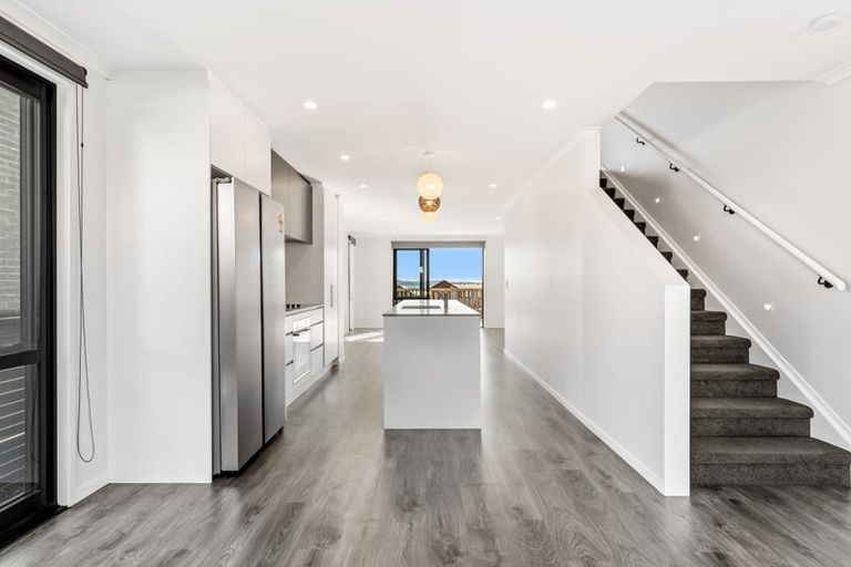 Photo of property in 17 Seafarer Crescent, Stanmore Bay, Whangaparaoa, 0932
